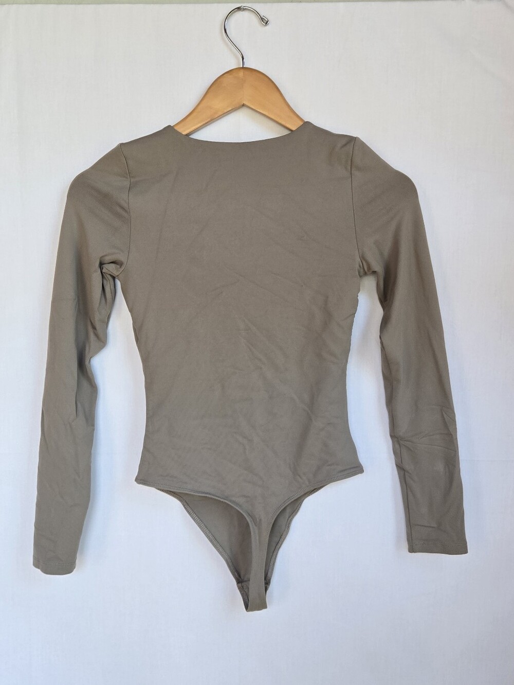 Aritzia Babaton Contour Crew Longsleeve Bodysuit Stone Taupe-Size S - Picture 5 of 5